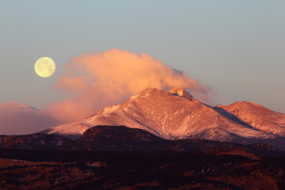 Sunrise/Moonset_Mt Meeker & Longs Peak